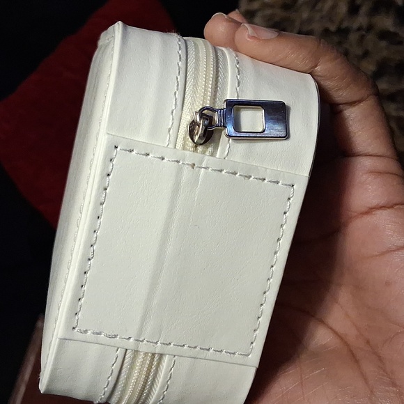 White Wireless Charger Stand - Picture 8 of 8